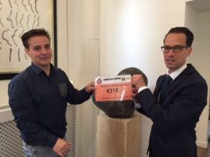 Donatie aan Toon Hermans Huis Roermond